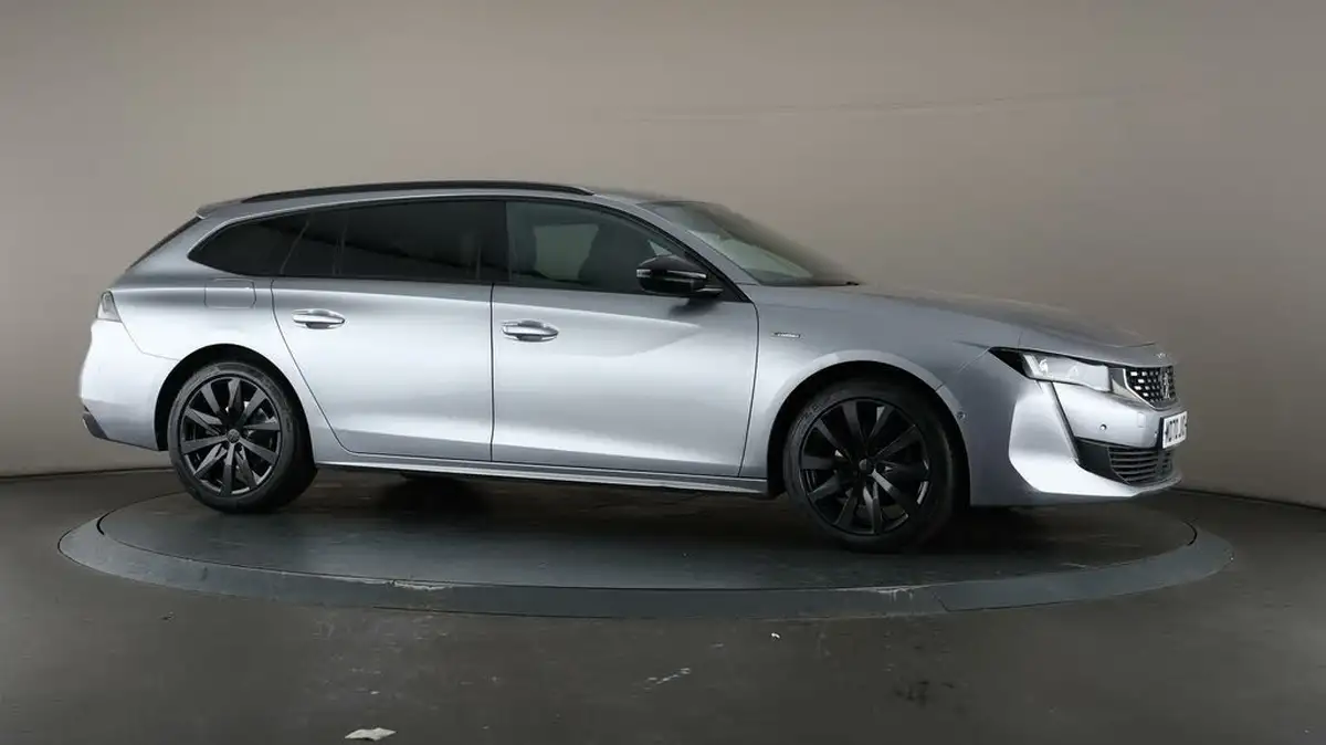 2021-peugeot-508-12-puretech-gt-big-51