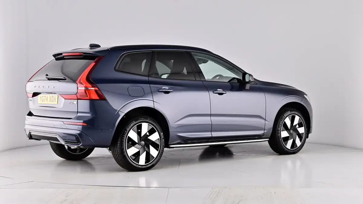 2024-volvo-xc60-20-t8-ultimate-dark-big-77