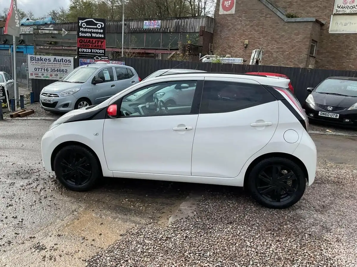 2015-toyota-aygo-10-vvt-i-x-pression-5d-big-72