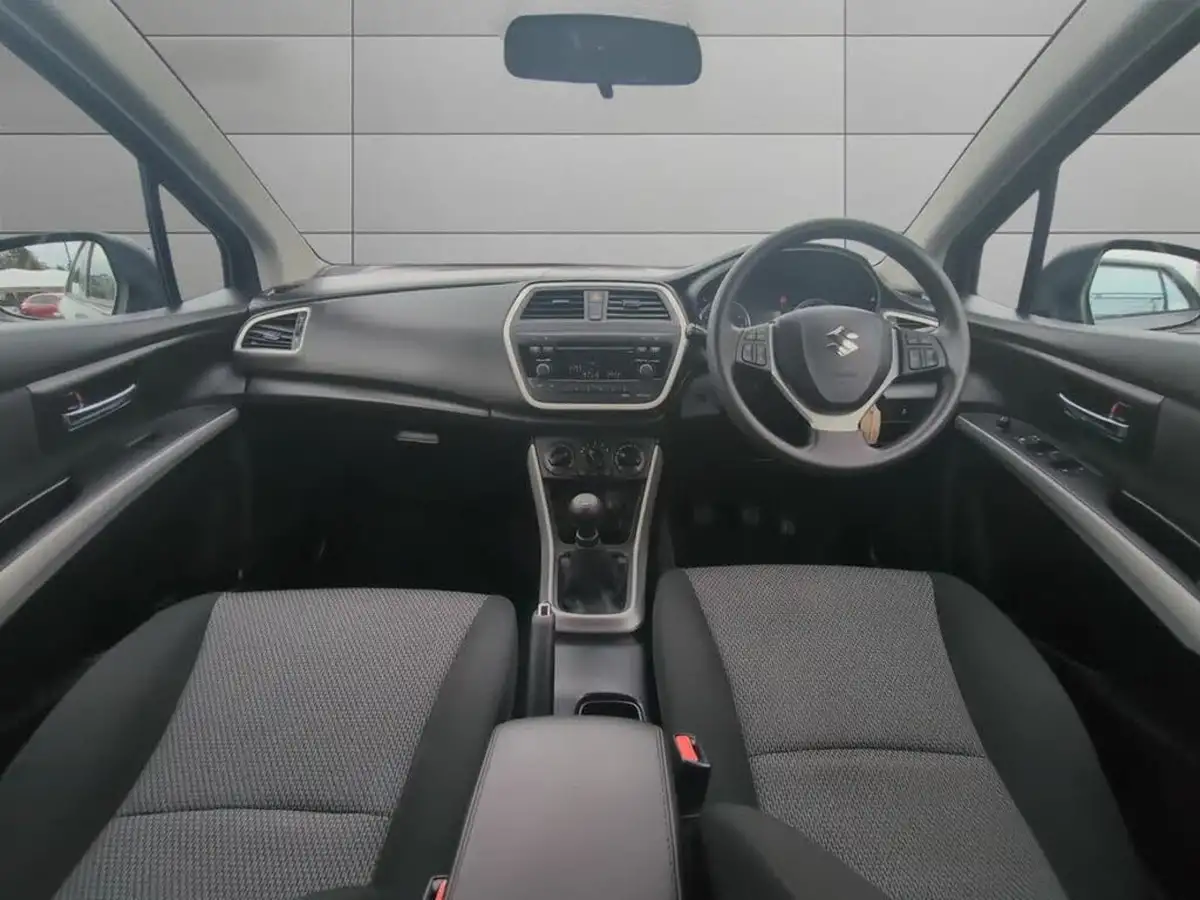 2014-suzuki-s-cross-16-sz3-big-9