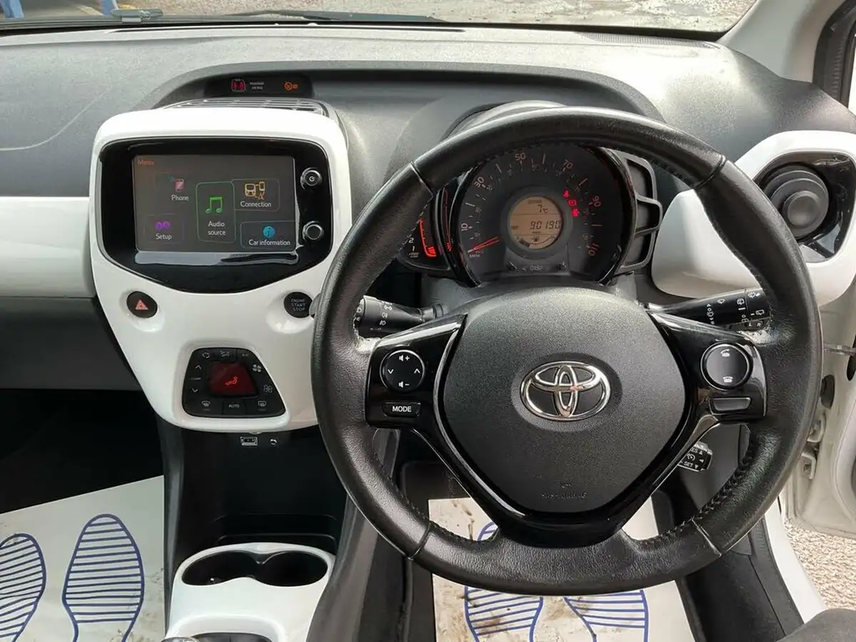 2015-toyota-aygo-10-vvt-i-x-pression-5d-big-24