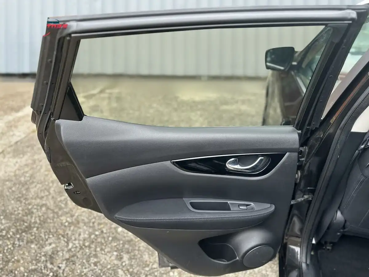 2015-nissan-qashqai-12-n-tec-big-28