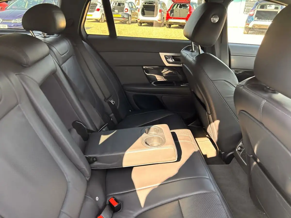 2014-jaguar-xf-30td-s-premium-luxury-sportbrake-5d-big-28