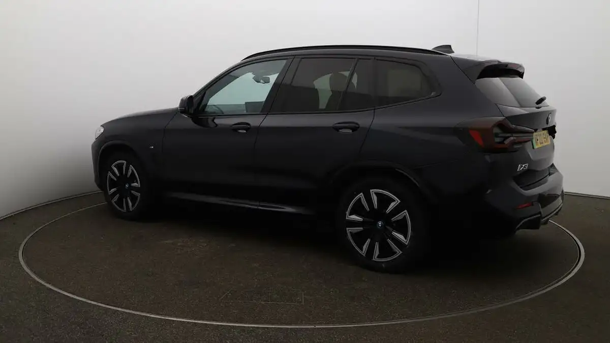 2022-bmw-ix3-e-m-sport-big-30