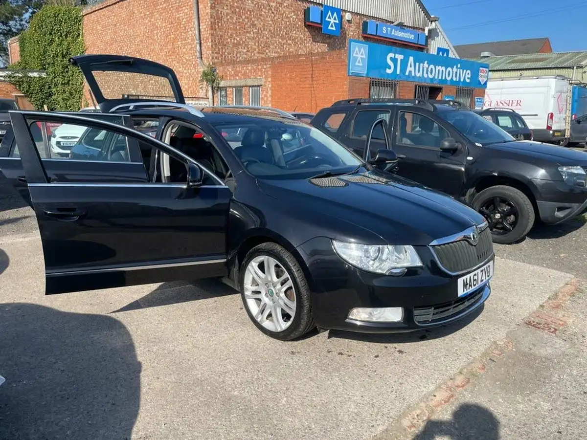 2011-skoda-superb-20td-elegance-172ps-estate-dsg-big-4