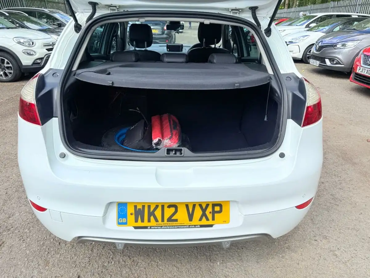 2012-renault-megane-15dci-gt-line-tomtom-hatchback-5d-big-15
