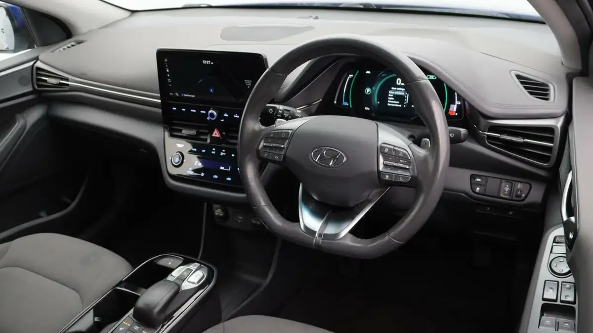 2022-hyundai-ioniq-e-premium-electric-big-9