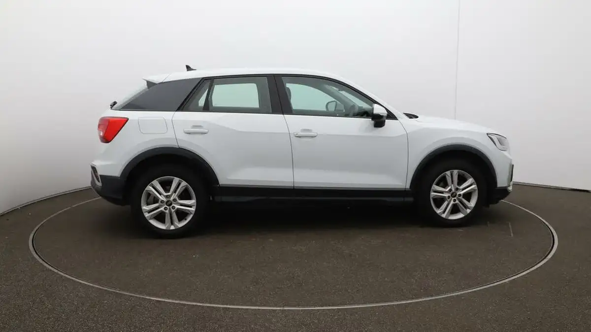 2022-audi-q2-10-30-tfsi-sport-big-8