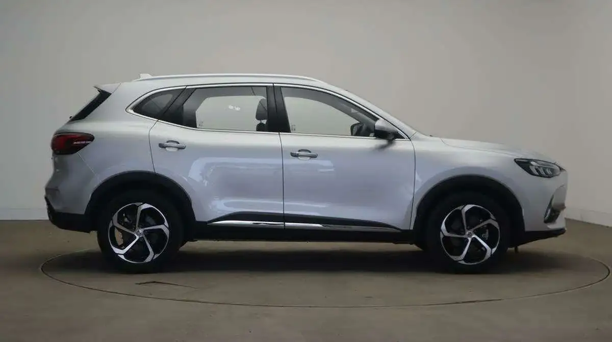 2024-mg-hs-15t-gdi-se-162ps-1490cc-big-2