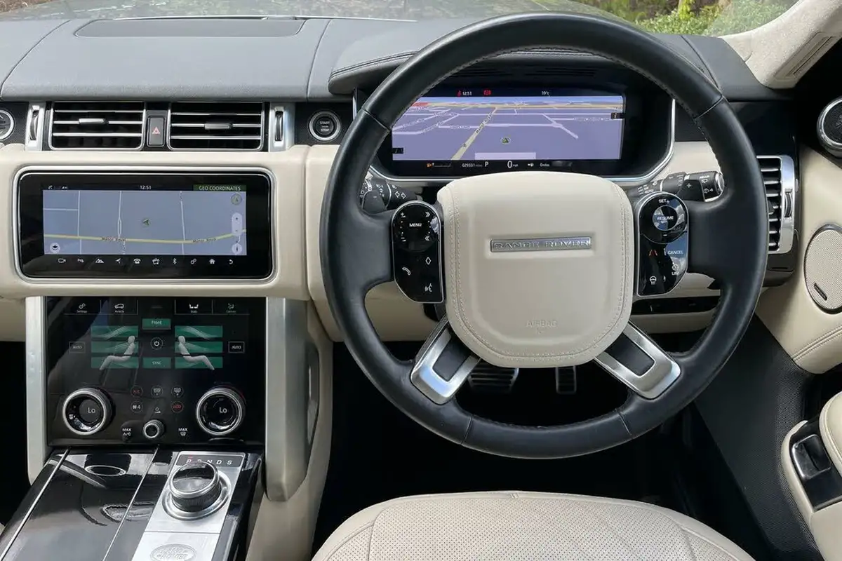 2021-land-rover-range-rover-30-d300-westminster-big-16