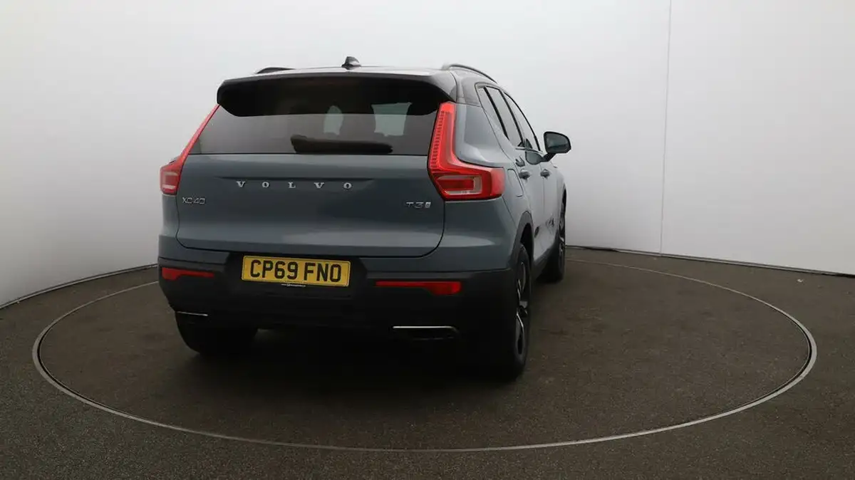 2020-volvo-xc40-15-t3-r-design-big-47