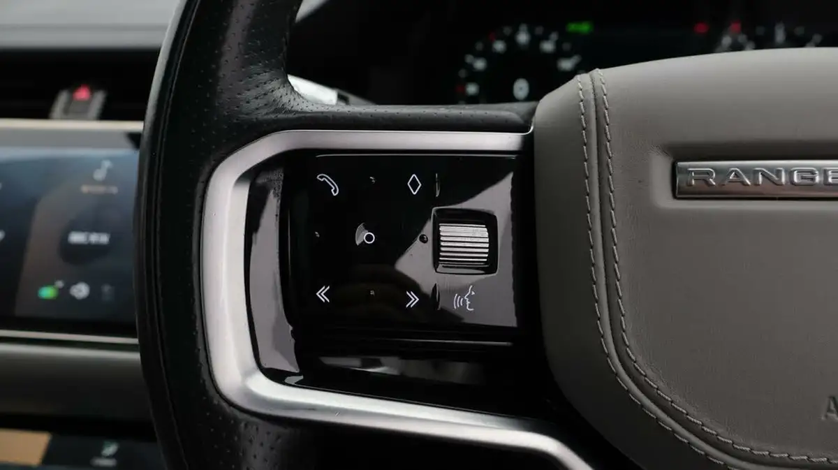 2022-land-rover-range-rover-evoque-15-p300e-autobiography-big-25