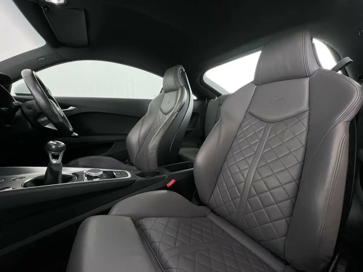 2016-audi-tt-coupe-20-tfsi-s-line-big-13