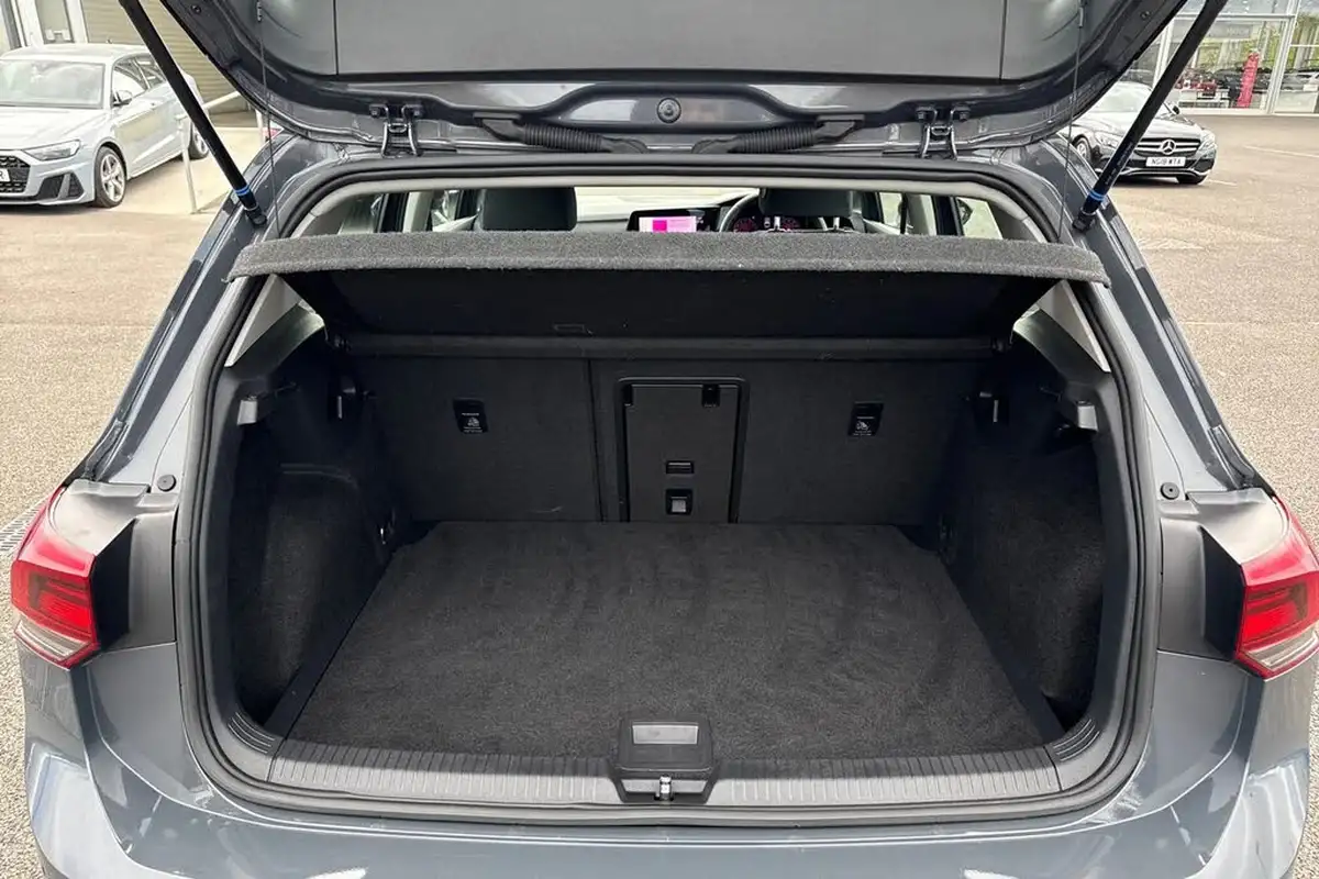 2021-volkswagen-golf-10-tsi-life-hatchback-big-5