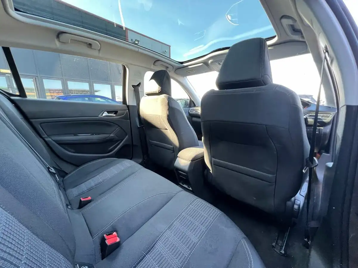 2018-peugeot-308-12-puretech-allure-130bhp-big-24