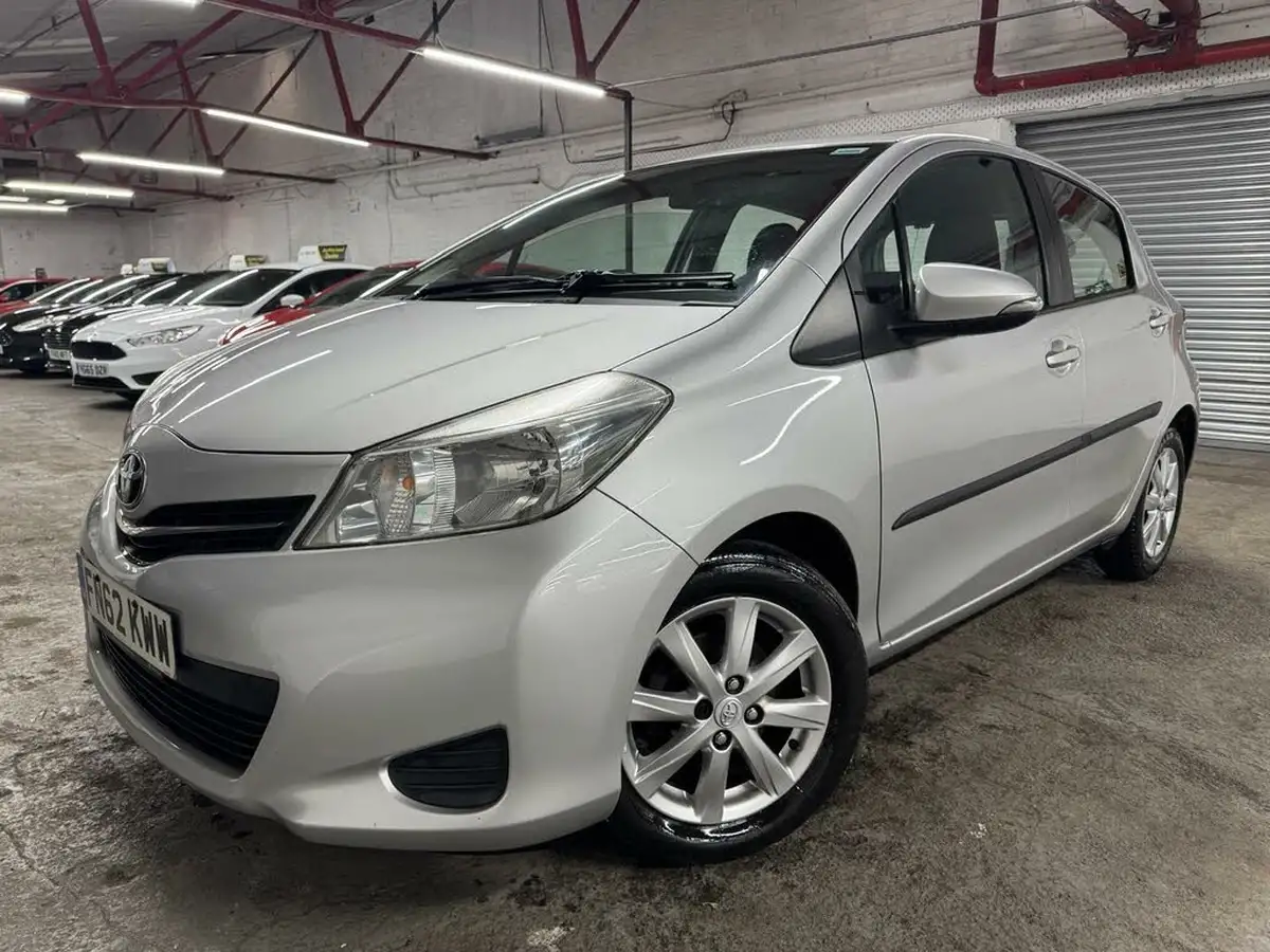 2012-toyota-yaris-133-tr-vvt-i-5d-big-0