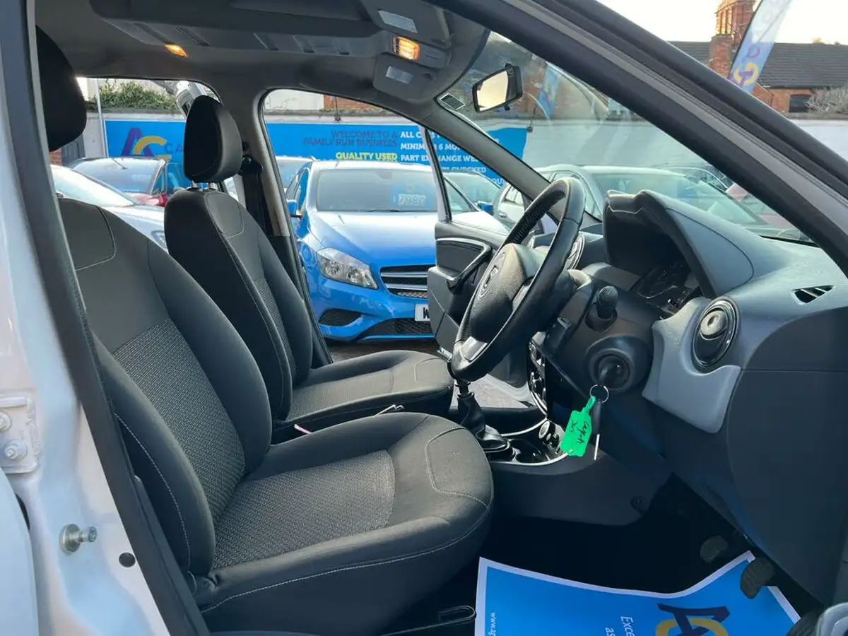 2013-dacia-duster-15d-laureate-109bhp-4x4-big-33