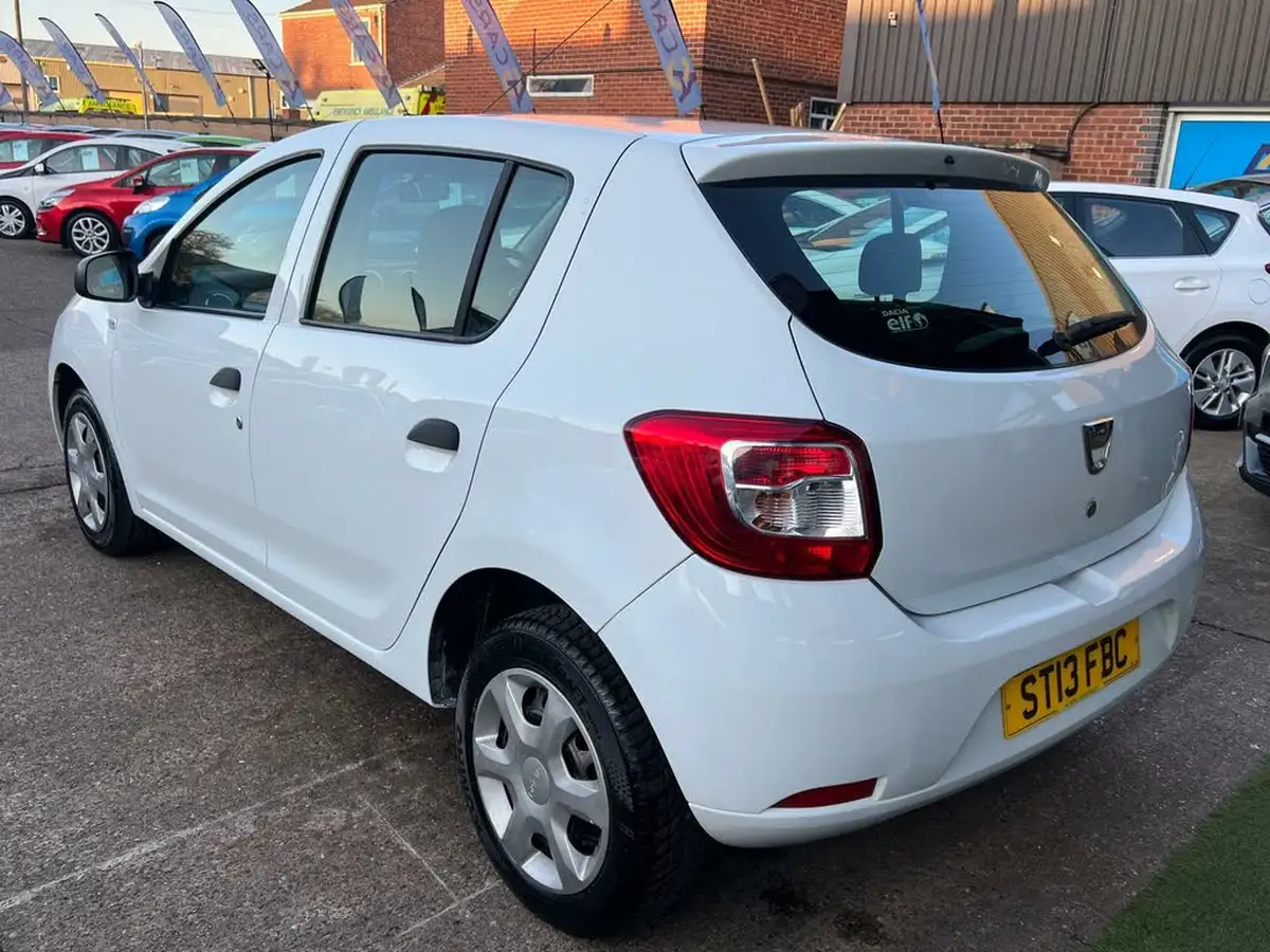 2013-dacia-sandero-12-ambiance-big-39