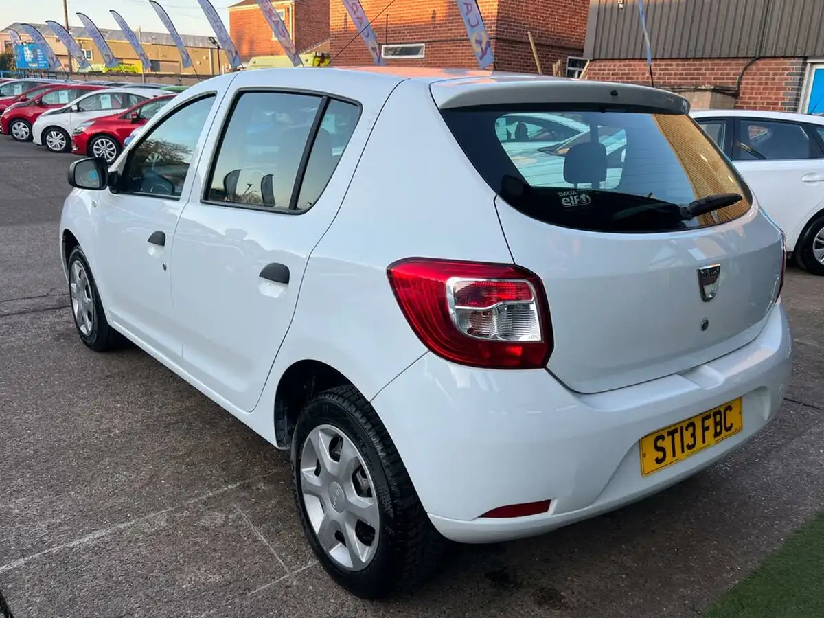 2013-dacia-sandero-12-ambiance-big-15