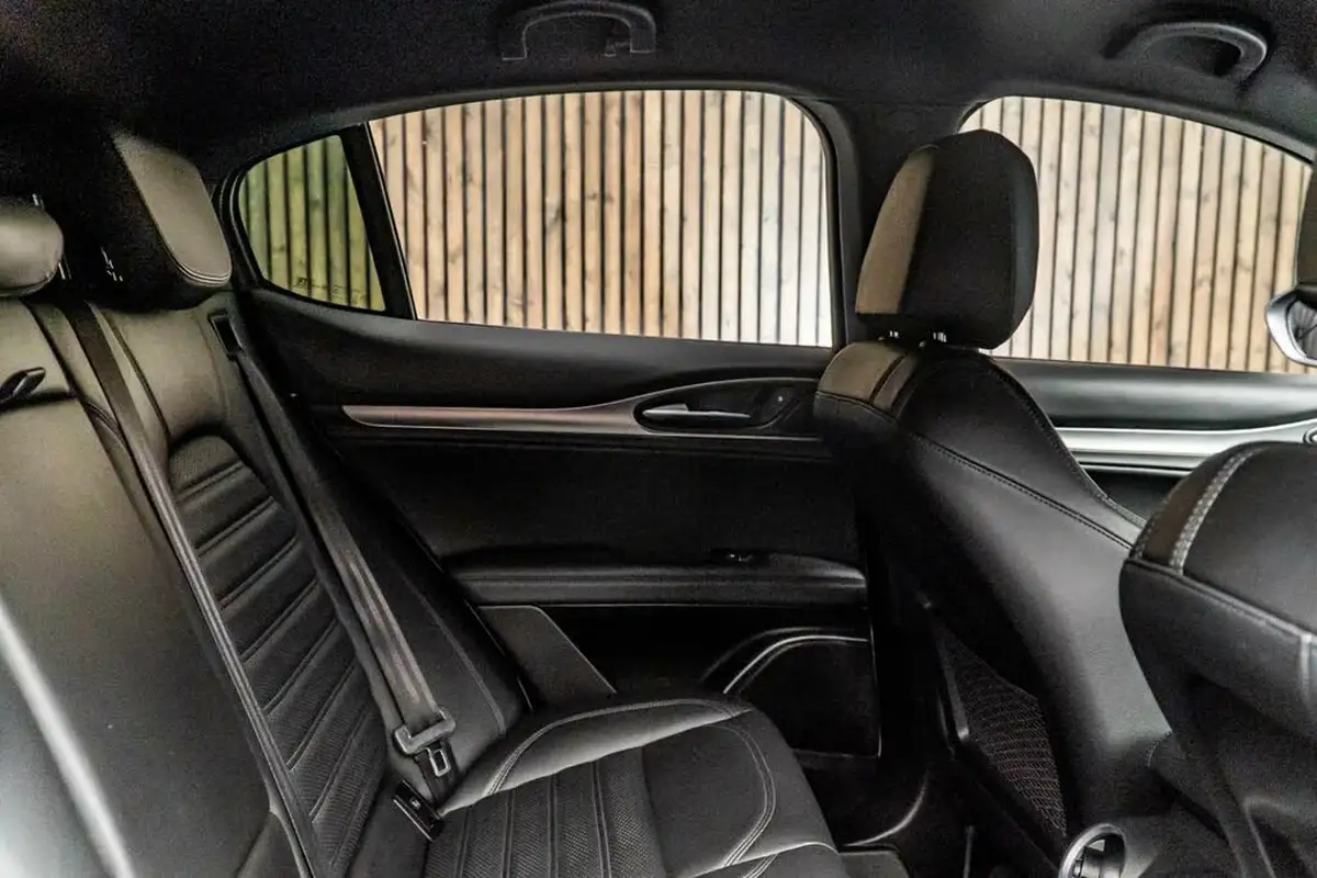 2018-alfa-romeo-stelvio-22td-milano-big-41