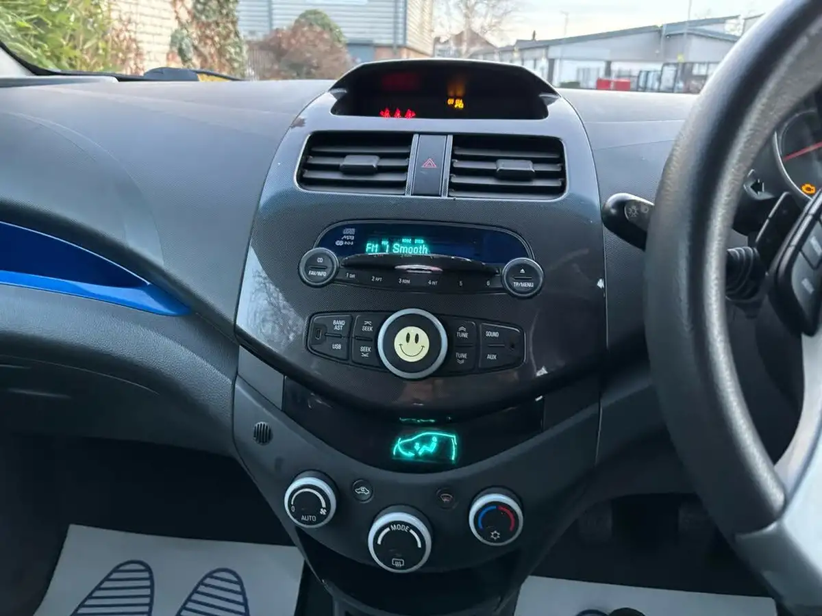 2011-chevrolet-spark-12-lt-big-21