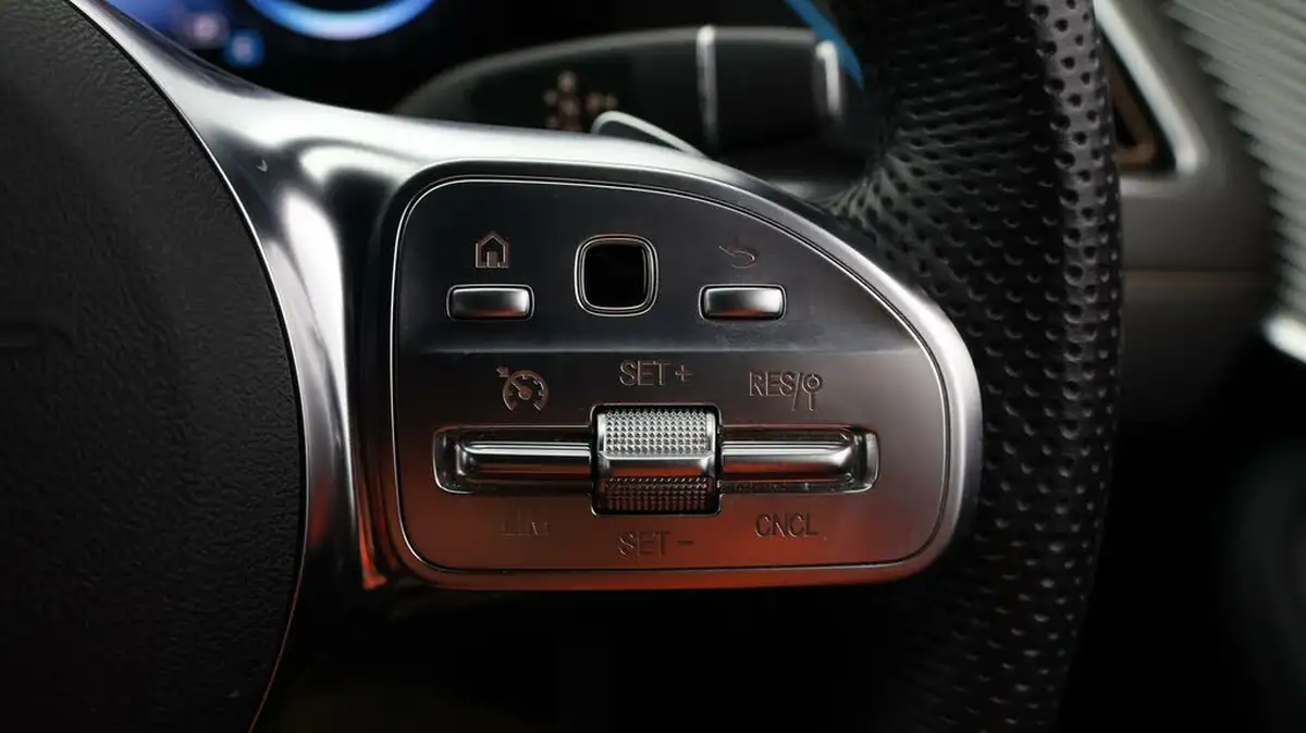 2021-mercedes-benz-eqc-e-eqc-400-amg-line-big-22