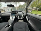 2014-toyota-prius-small-37