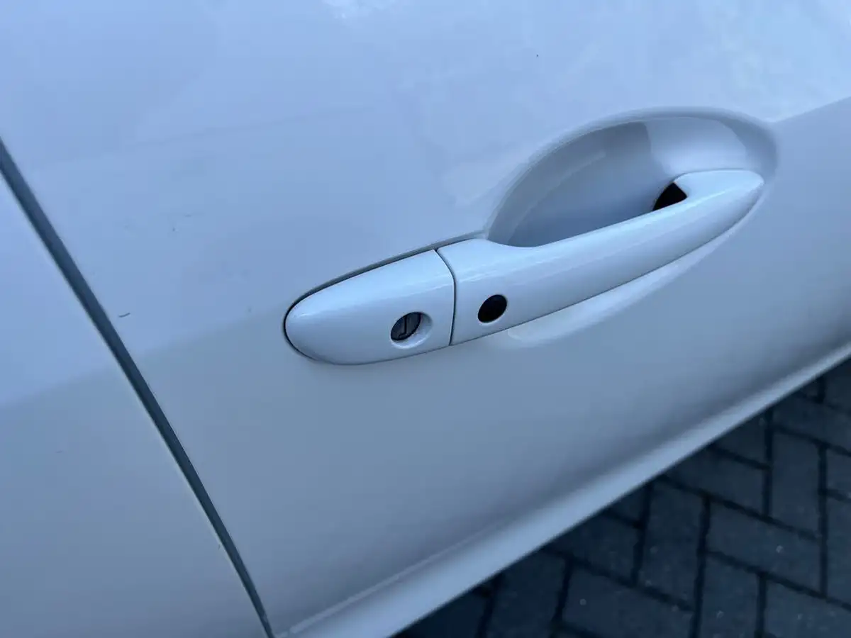 2015-mazda-mazda2-15-sport-nav-90ps-big-24
