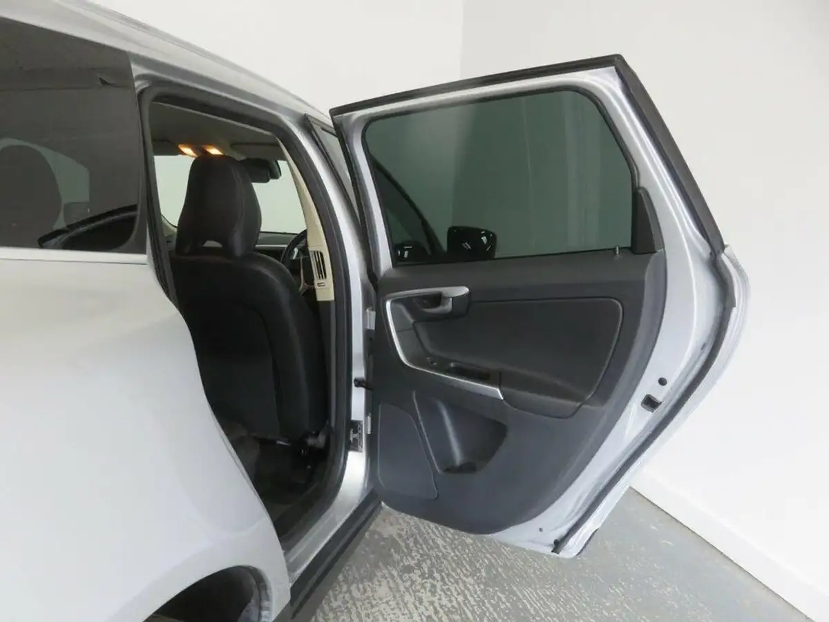 2011-volvo-xc60-24td-d5-se-lux-premium-215bhp-geartronic-big-19