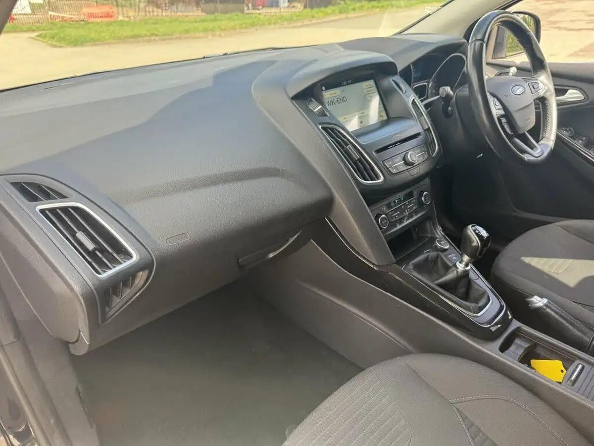 2018-ford-focus-10t-titanium-125ps-hatchback-big-24