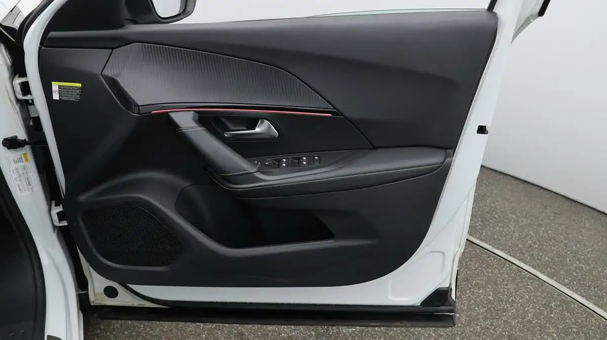 2022-peugeot-2008-suv-12-puretech-gt-big-15