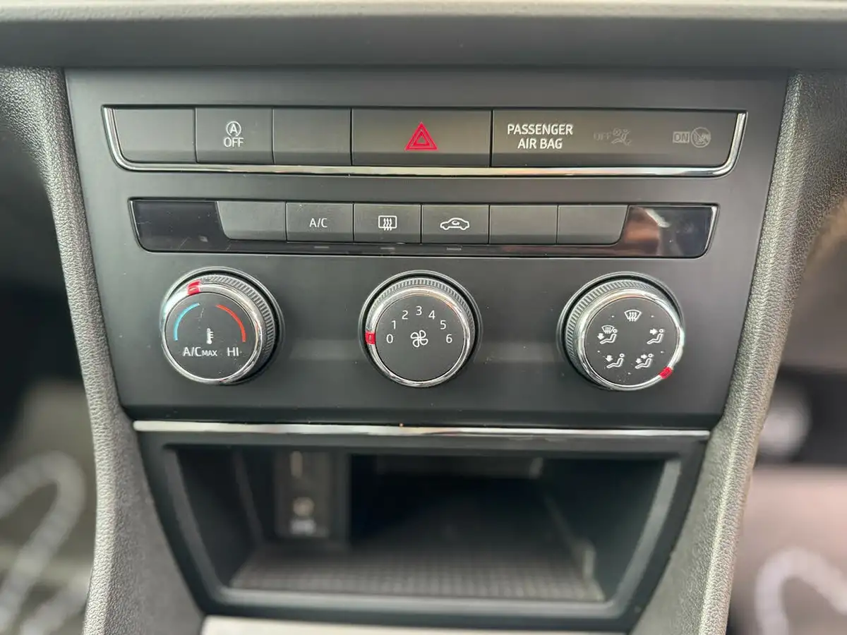 2016-seat-leon-14-se-tech-pack-hatchback-5d-1395cc-big-30