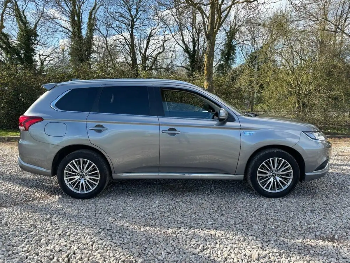 2021-mitsubishi-outlander-24-design-phev-big-2