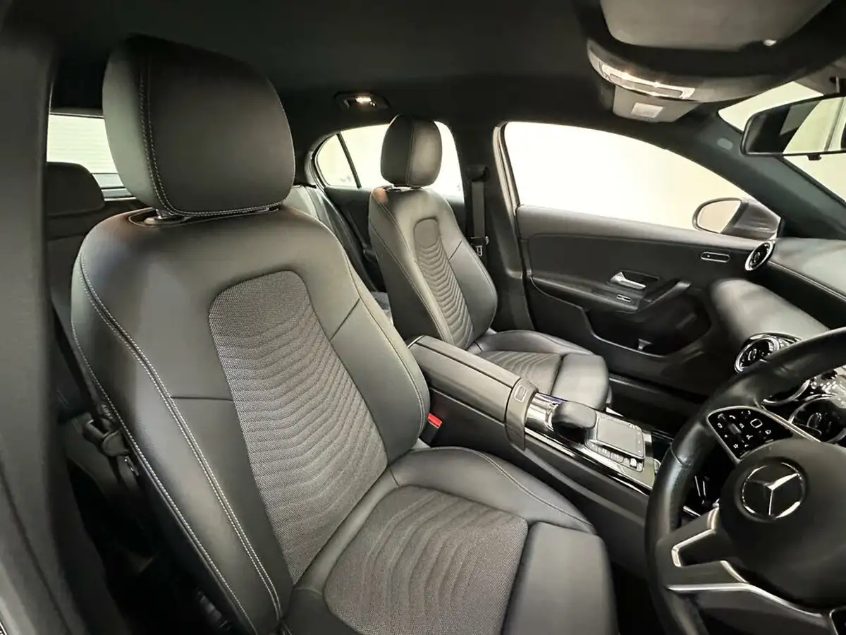 2021-mercedes-benz-a-class-13-a180-se-7g-dct-big-10