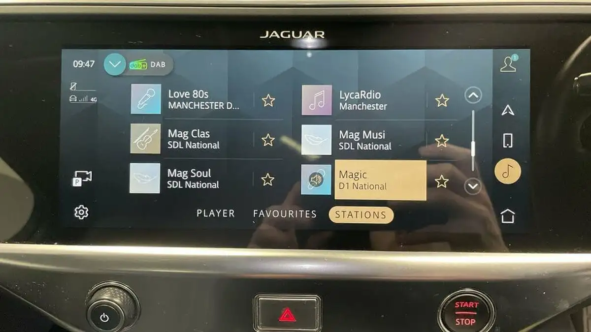 2022-jaguar-i-pace-ev400-black-big-27