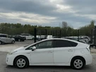 2011-toyota-prius-small-17