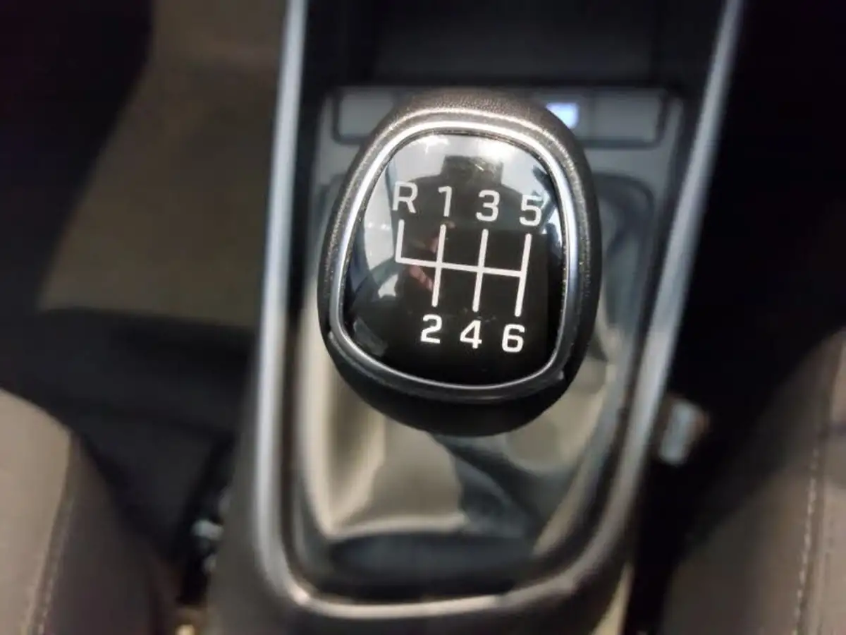 2024-hyundai-i20-10-t-gdi-advance-big-16
