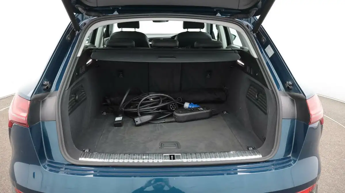 2022-audi-e-tron-55e-technik-station-wagon-big-17