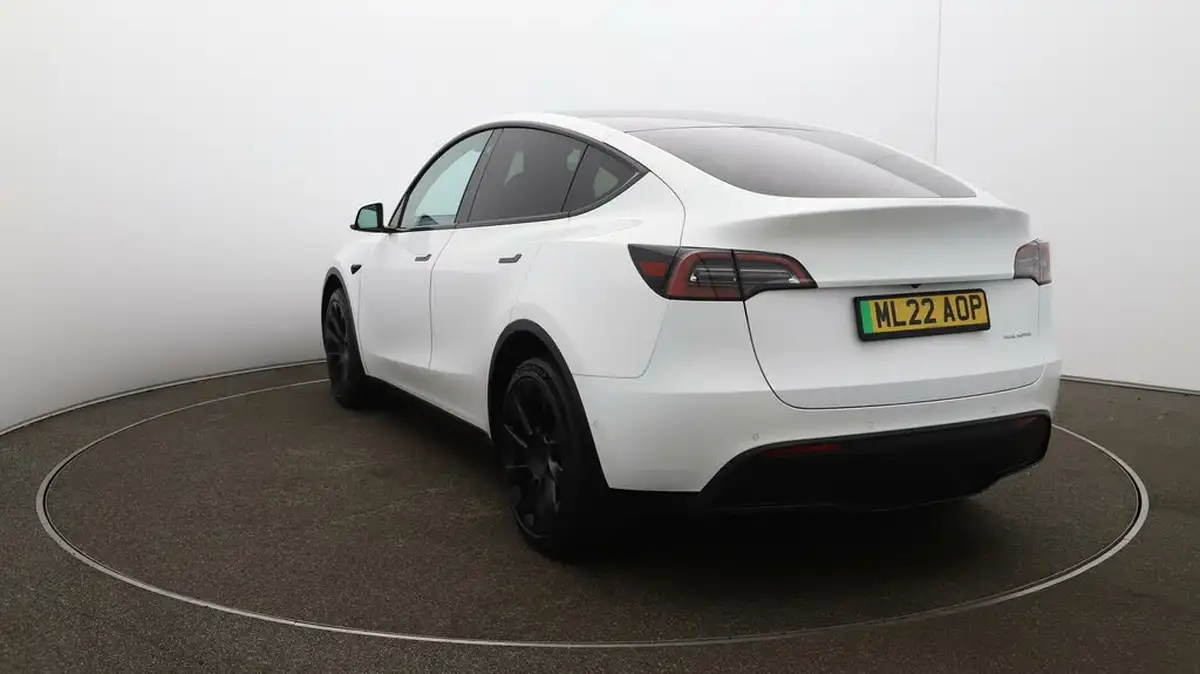 2022-tesla-model-y-e-long-range-big-52