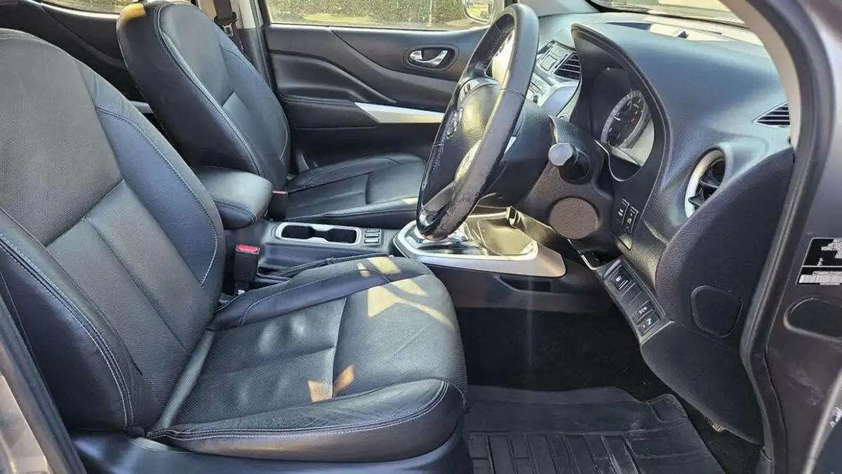 2018-nissan-navara-23dci-tekna-auto-big-28