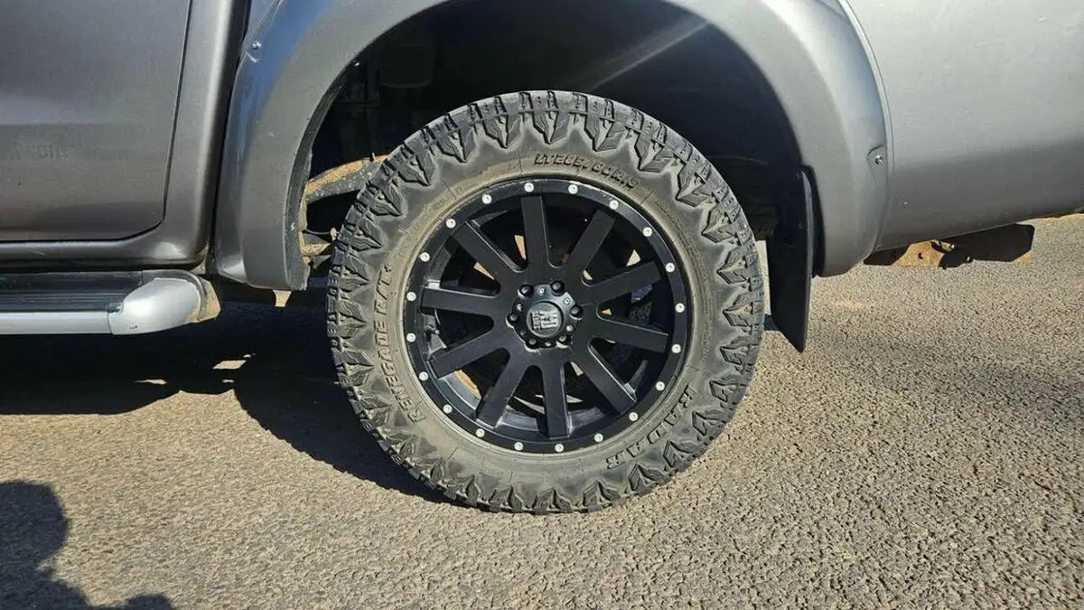 2018-nissan-navara-23dci-tekna-auto-big-4