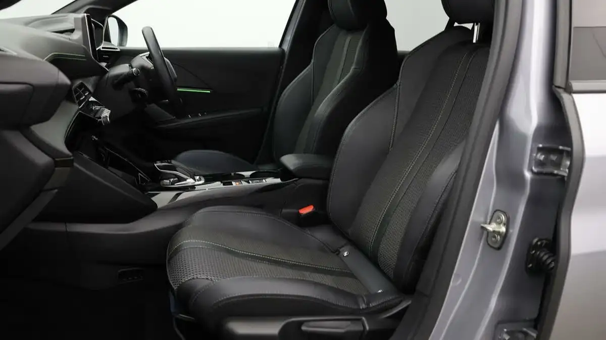 2021-peugeot-208-e-gt-50kwh-big-13