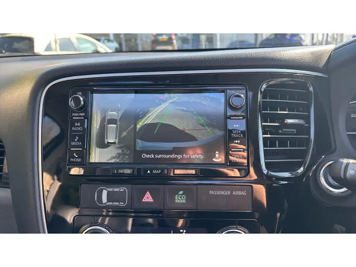 2015-mitsubishi-outlander-20-gx4h-phev-big-43