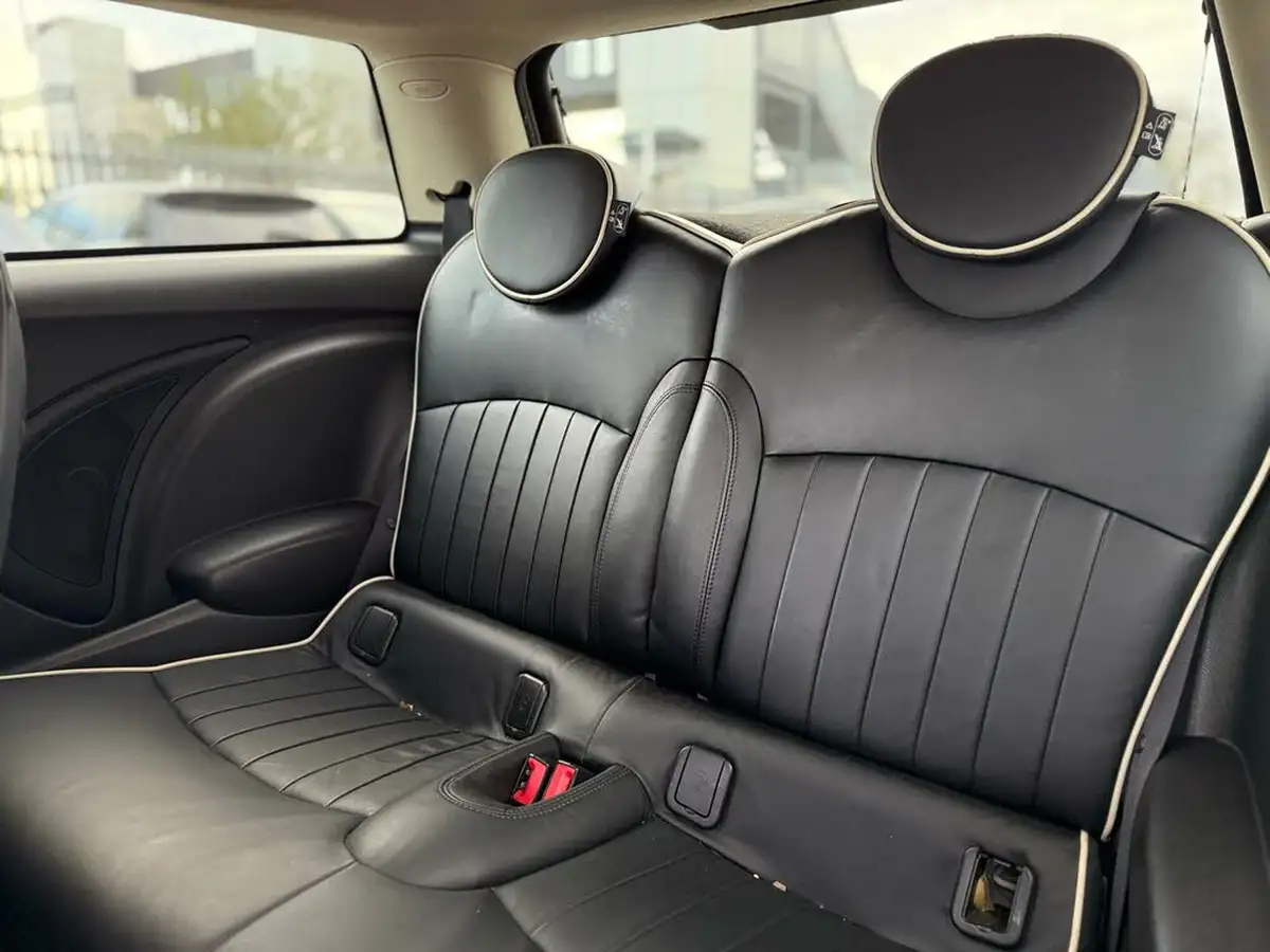 2011-mini-cooper-16-cooper-s-hatchback-3d-big-17