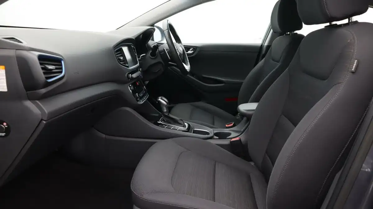 2019-hyundai-ioniq-16-gdi-premium-hybrid-big-14