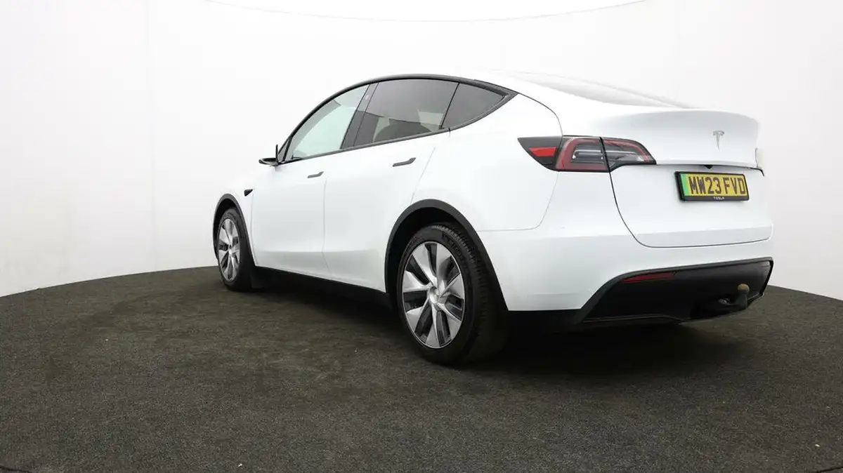 2023-tesla-model-y-e-rwd-big-71