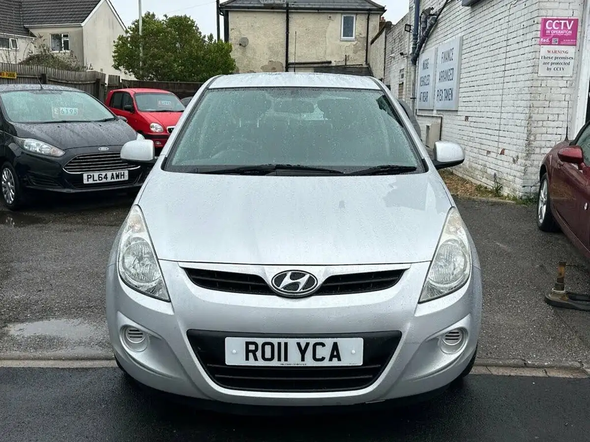 2011-hyundai-i20-14-comfort-5d-big-1