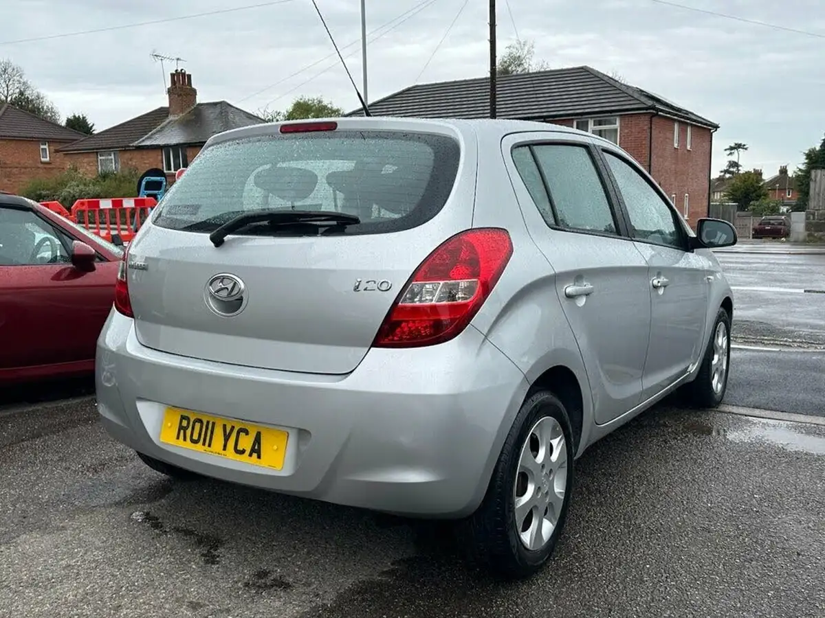 2011-hyundai-i20-14-comfort-5d-big-4