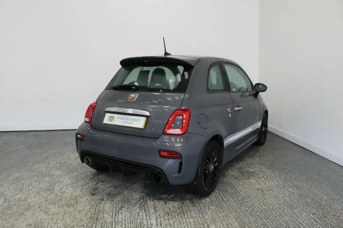 2016-abarth-595-14-tjet-big-5