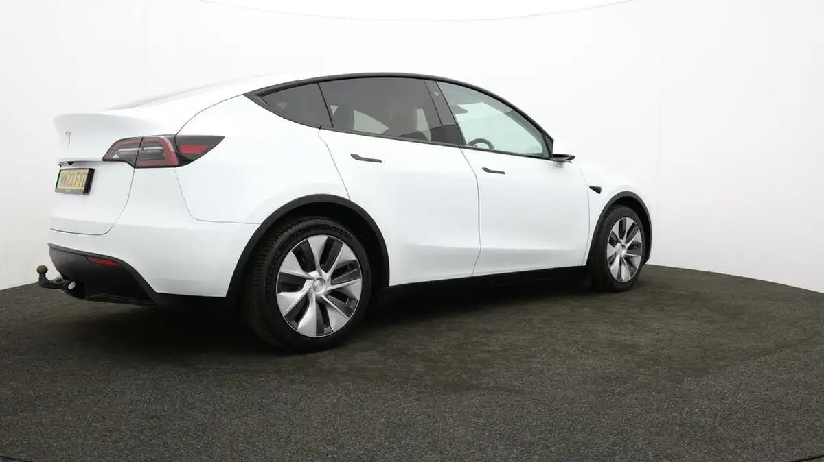 2023-tesla-model-y-e-rwd-big-6